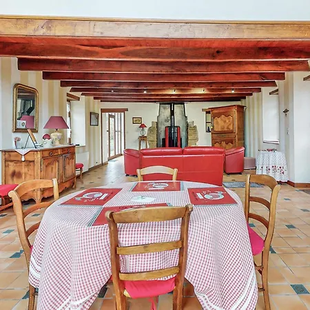 2 Bedroom Awesome In Lyphard Saint-Lyphard