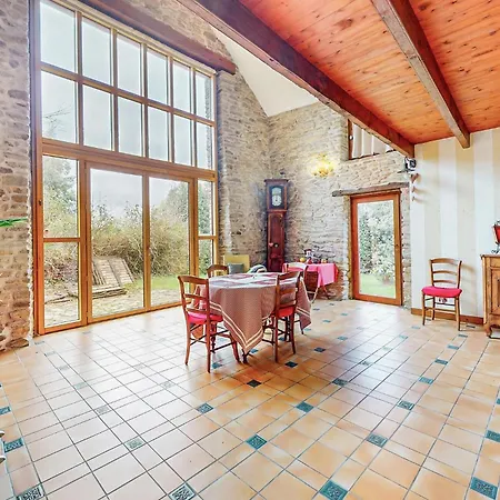 2 Bedroom Gorgeous In Lyphard * Saint-Lyphard
