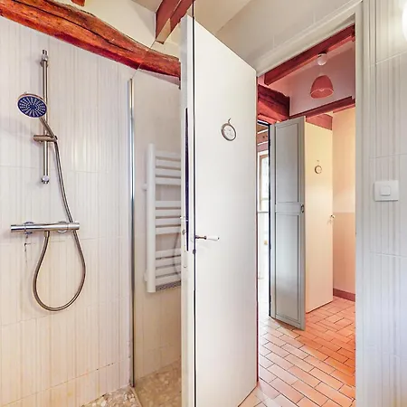 Hébergement de vacances 2 Bedroom Awesome In Lyphard *