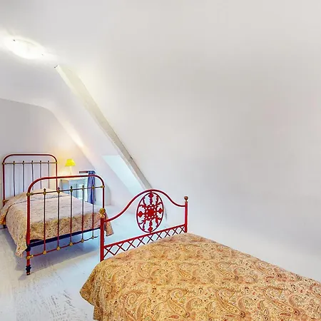 2 Bedroom Awesome In Lyphard Hébergement de vacances *
