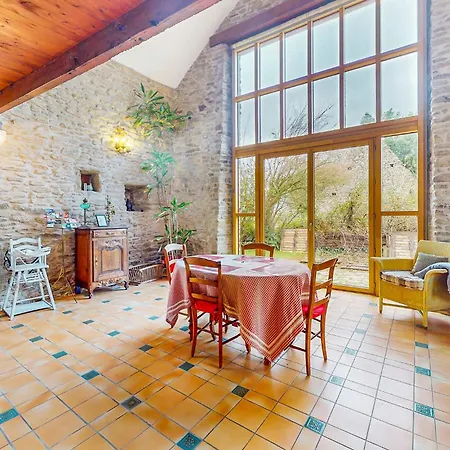 2 Bedroom Awesome In Lyphard Saint-Lyphard