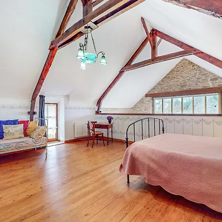 2 Bedroom Awesome In Lyphard Saint-Lyphard